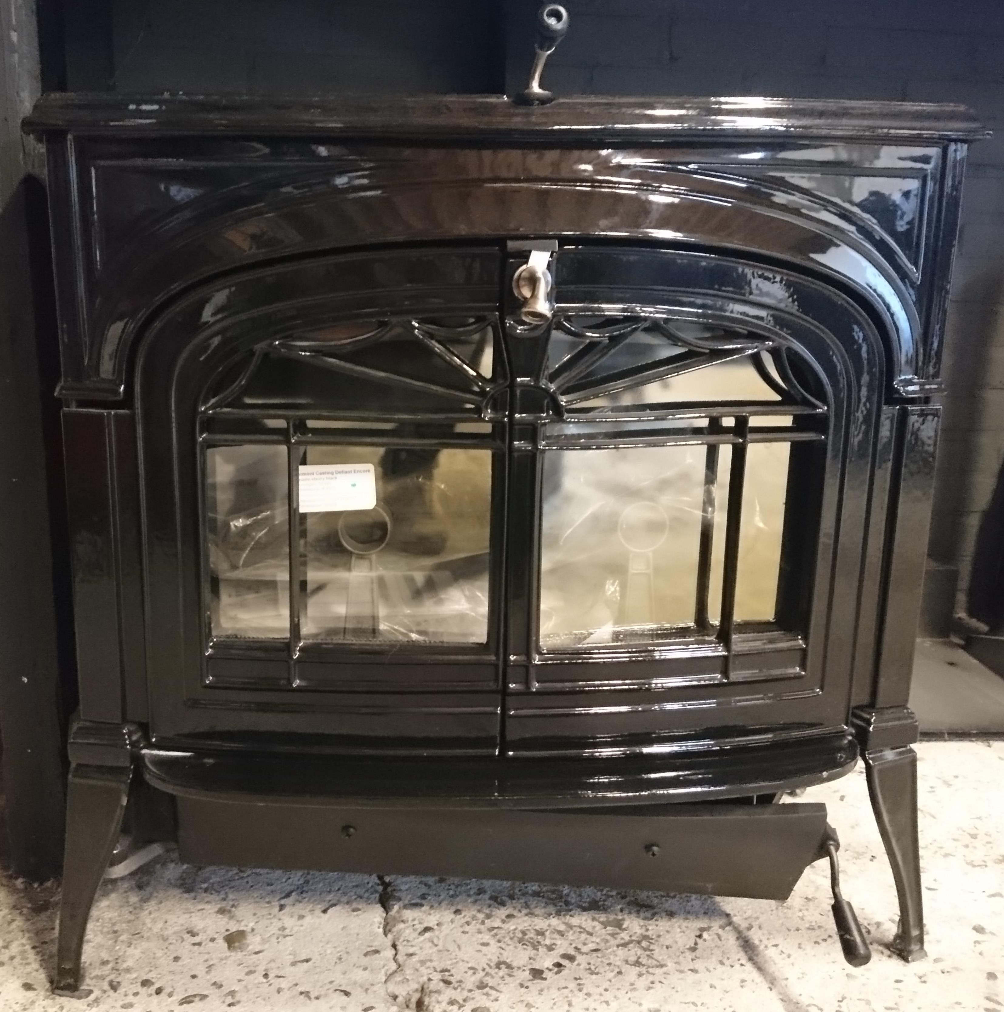 Vermont Castings Defiant Encore Ebony Black houtkachel showroommodel nu  verkrijgbaar uit de opruiming