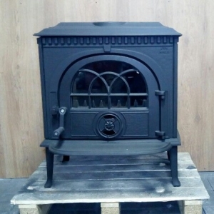 Jotul F8 TD, heel veel houtkachel voor een bodemprijs in onze opruiming